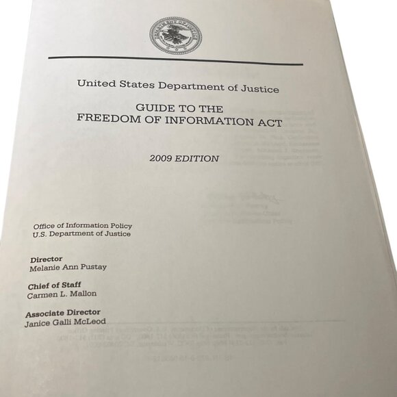 2009 Guide to the Freedom of Information Act Yellow Government Book - Picture 4 of 4